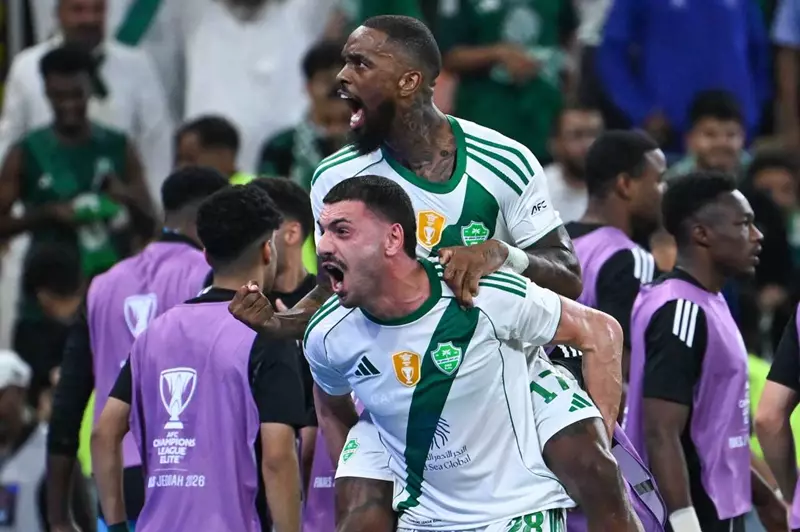 الأهلي يحسم مقعده بين الثلاثي الكبار في الدوري السعودي باكتساح الخلود